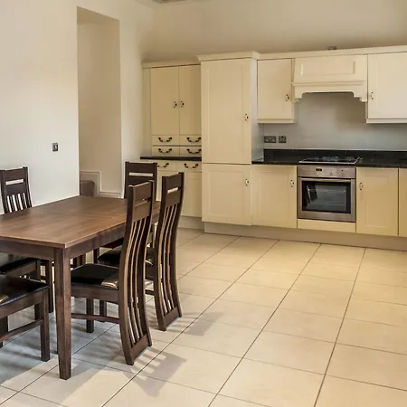 New Forest Estate * Tyrrellspass