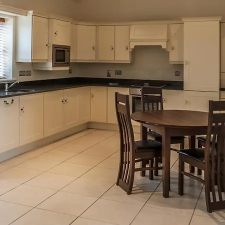 New Forest Estate Tyrrellspass